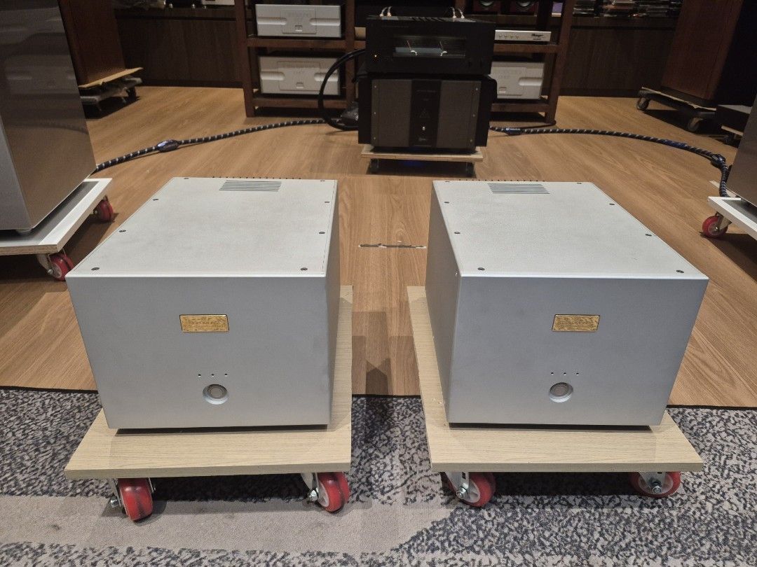 Goldmund Telos 400 monoblock power amp (Category: Soundbars, Speakers & Amplifiers) located in Singapore. Submitted by jensonaudio (Listing ID 1379644759, Image 1). Description: Working condition.