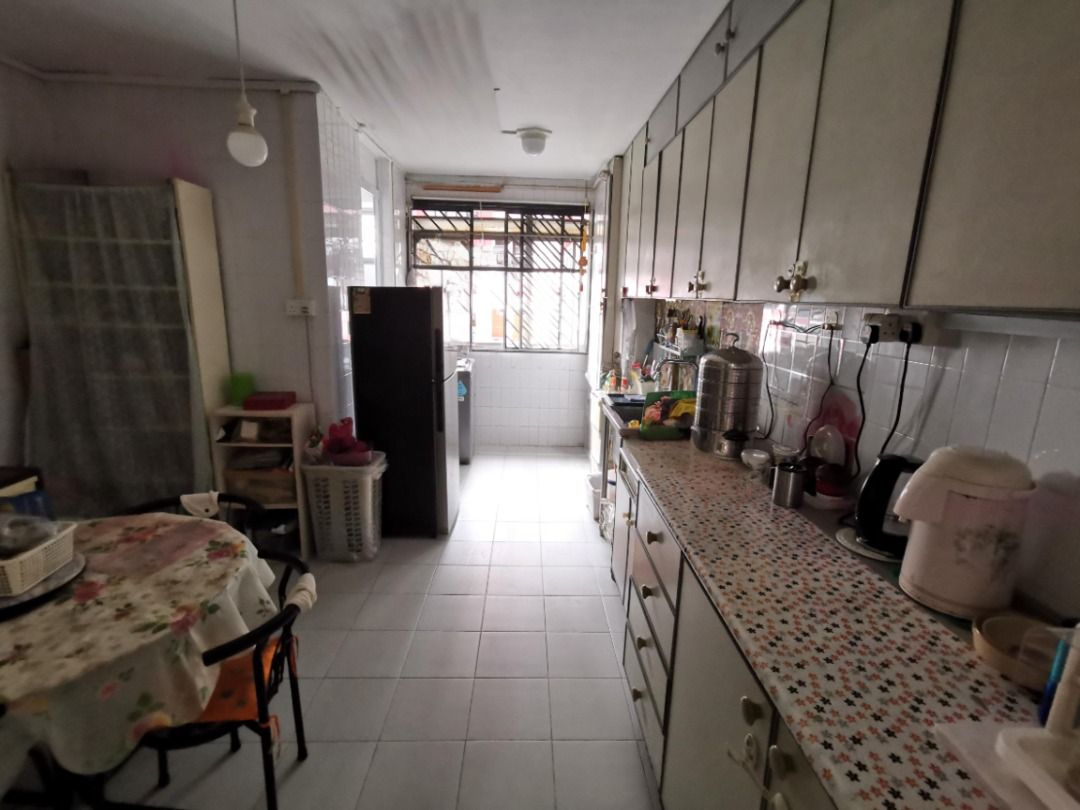 HDB Flat for Sale - 3 Bedrooms, Near Amenities63225678310657112