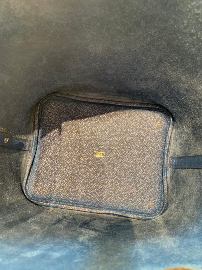 Hermes picotin 22 Bag - Blue (Category: Bags & Wallets) located in Singapore. Submitted by shuttler (Listing ID 1378279750, Image 3). Description: - Hermes Picotini bag - Electric blue colour - Comes with original box - Excellent condition - Minimal signs of wear - A timeless piece - Size 22.