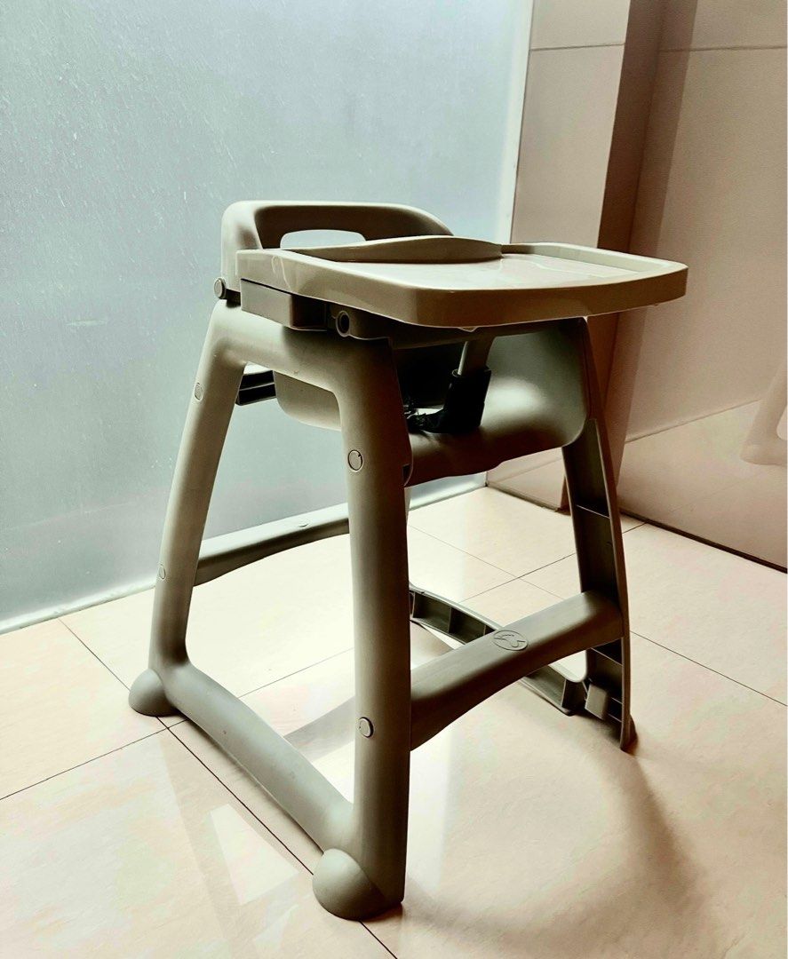 High Chair (Category: Kids Tables & Chairs) located in Quezon City. Submitted by mybee (Listing ID 1379587984, Image 2). Description: * Multifunctional dining same used by fast food * Color: elegant * 57*57*74cm * For ages 6M-4 years old * Loading weight: 100kg * Sturdy * Protection seat belt design * The pyramid structure does not turn upside down * T-shaped safety fence to prevent children from slipping * bought for 2200.