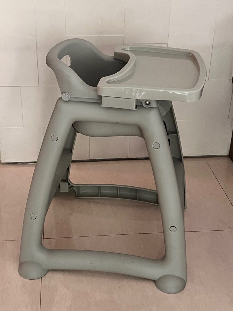 High Chair (Category: Kids Tables & Chairs) located in Quezon City. Submitted by mybee (Listing ID 1379587984, Image 3). Description: * Multifunctional dining same used by fast food * Color: elegant * 57*57*74cm * For ages 6M-4 years old * Loading weight: 100kg * Sturdy * Protection seat belt design * The pyramid structure does not turn upside down * T-shaped safety fence to prevent children from slipping * bought for 2200.