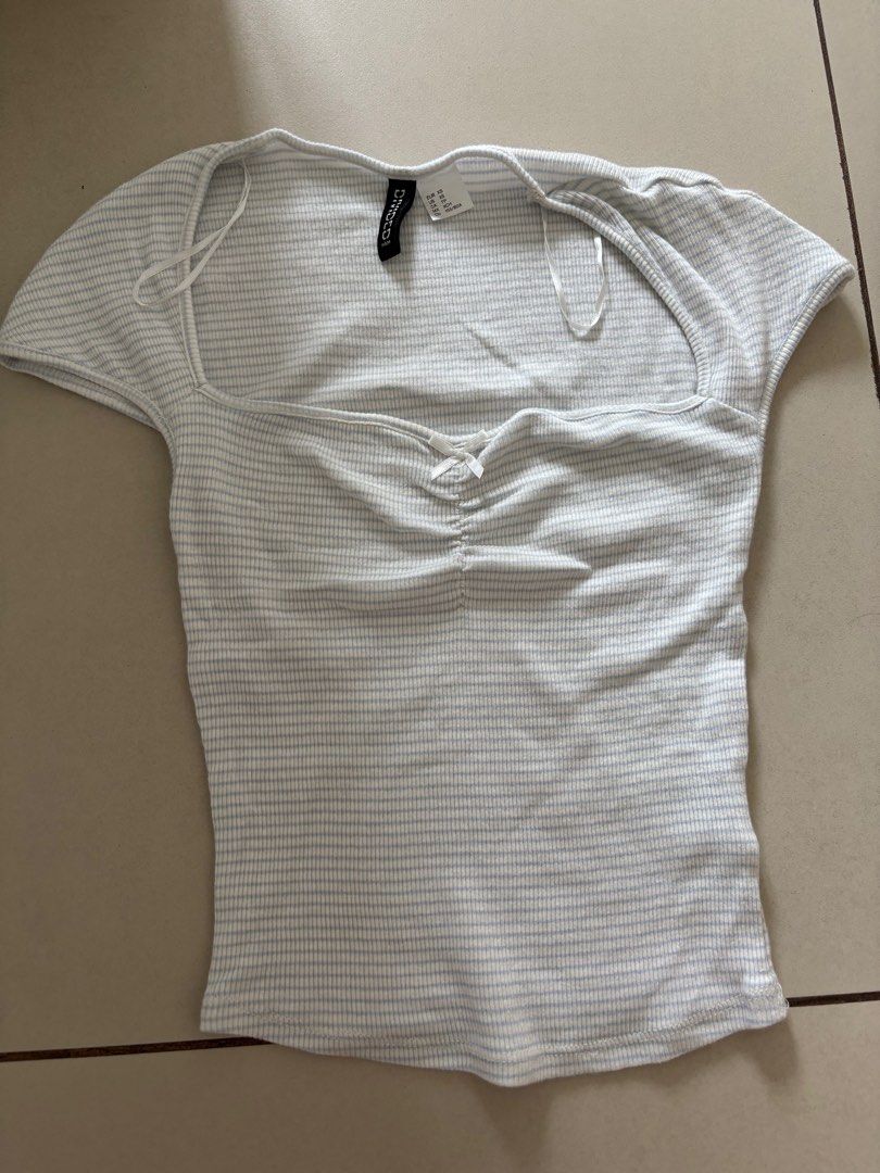 h&m coquette top (Category: Shirts) located in Quezon City. Submitted by blueeeming (Listing ID 1379589094, Image 1). Description: .