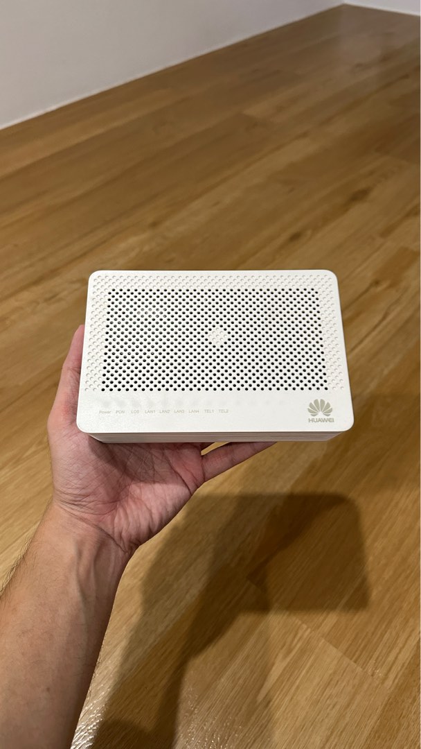 Huawei HG8240H5 Modem Router WiFi, Computers & Tech, Parts ...