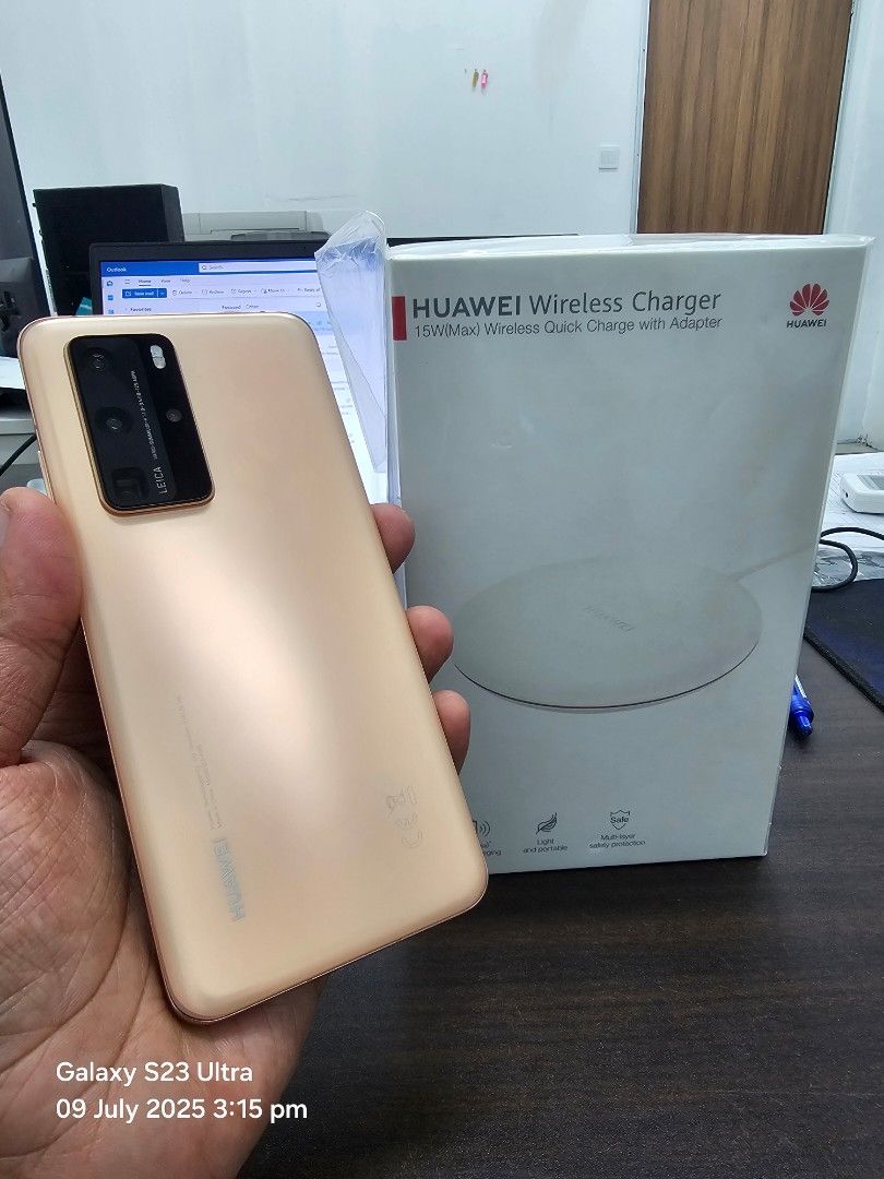 Huawei P40 Pro 256GB Blush Gold (Category: Huawei) located in Singapore. Submitted by cplecple (Listing ID 1379107303, Image 1). Description: Huawei P40 Pro 256gb Gold color phone is look new and functional is perfect . Battery,Screen, Camera,etc all very well. come with new Huawei wireless charger. Price is 299$.