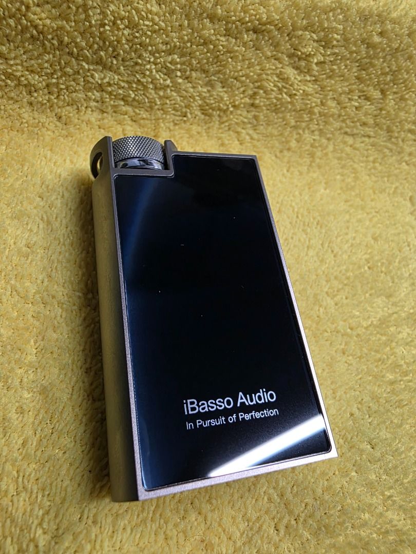IBASSO DC ELITE TITANIUM DAC (Category: Portable Audio Accessories) located in Imus. Submitted by gadgetphoenix (Listing ID 1379716788, Image 3). Description: IBASSO DC ELITE TITANIUM DAC SELLING PRICE: 23,999 PHP The iBasso DC Elite is widely considered the "Final Boss" of dongle DACs, as it essentially shrinks the architecture of the flagship DX320MAX into a portable frame. Highlighting the Aerospace-grade Titanium and the 24-step stepped atten