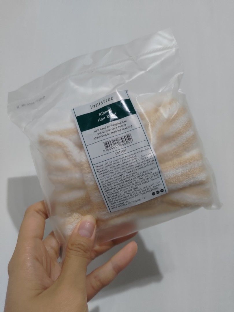 由 chelseawahaha (刊登 ID 1379537845，圖片 1) 提交，位於 新北市 (New Taipei) 的 全新Innisfree髮帶-新馬菲限定 (類別：個人清潔保養)，說明：全新Innisfree 棉質髮帶 新加坡、馬來西亞、菲律賓才有的限定款 未拆封，第二張圖截自網站。