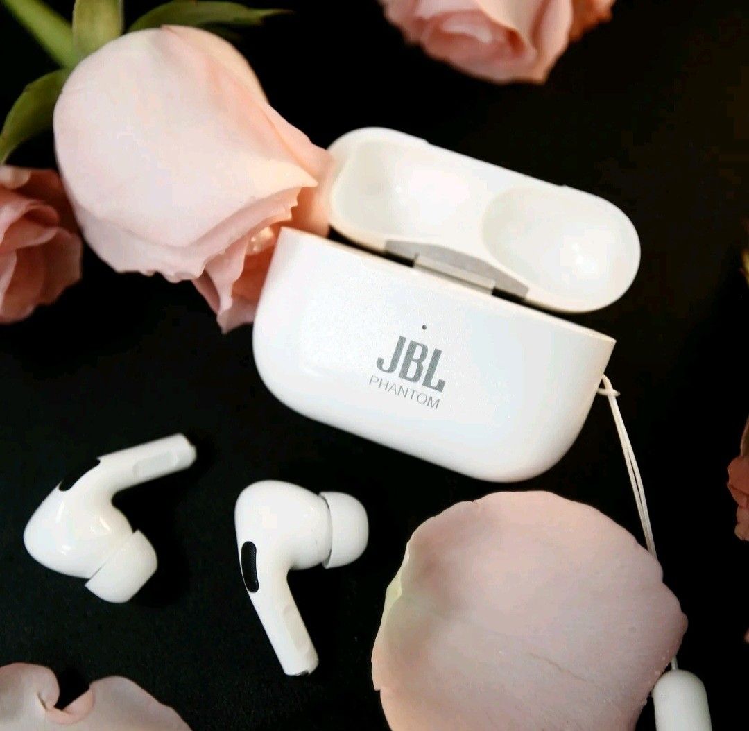 Jbl phantom wireless bluetooth earbuds (Category: Earphones) located in Singapore. Submitted by s3mp1ternal (Listing ID 1379625153, Image 2). Description: Priced @$10! Two colors to choose from: White/Black Mailing only! 2-3 days 📬.