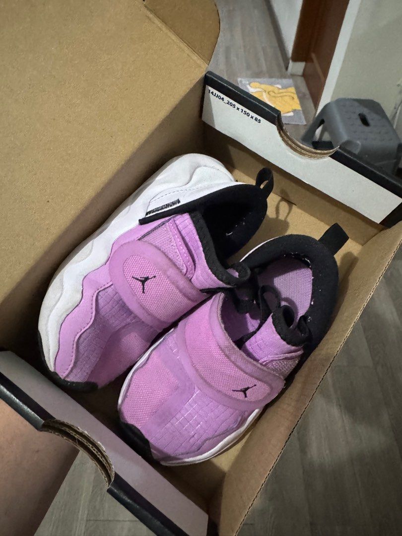 Jordan 23/7 rush fuschia grape (Kategori: Orang Tua, Bayi & Anak - Lainnya) berada di Jakarta Utara. Dikirim oleh ladybosses (ID iklan 1379692973, Gambar 1). Deskripsi: Unisex Purple Bought in sg for appx IDR945k.