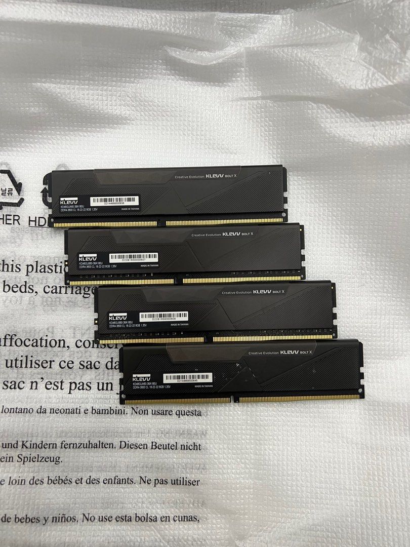 KLEVV Bolt X DDR4 3600MHz 32GB RAM 4x8GB (Category: Computer Parts) located in Singapore. Submitted by kdahh (Listing ID 1379642929, Image 1). Description: Selling a set of KLEVV Bolt X DDR4 RAM. Each stick is 8GB, running at 3600MHz. Did some mem test, and was running well. The RAM is in excellent condition. Perfect for upgrading your PC's memory. 4x8GB.