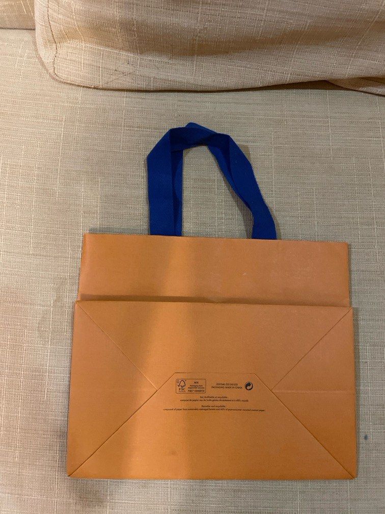 Louis Vuitton Paperbag (Category: Luxury Bags & Wallets) located in Cebu City. Submitted by kiki_closet168 (Listing ID 1379681870, Image 2). Description: Size 9.75in x 8in x 5.75in.