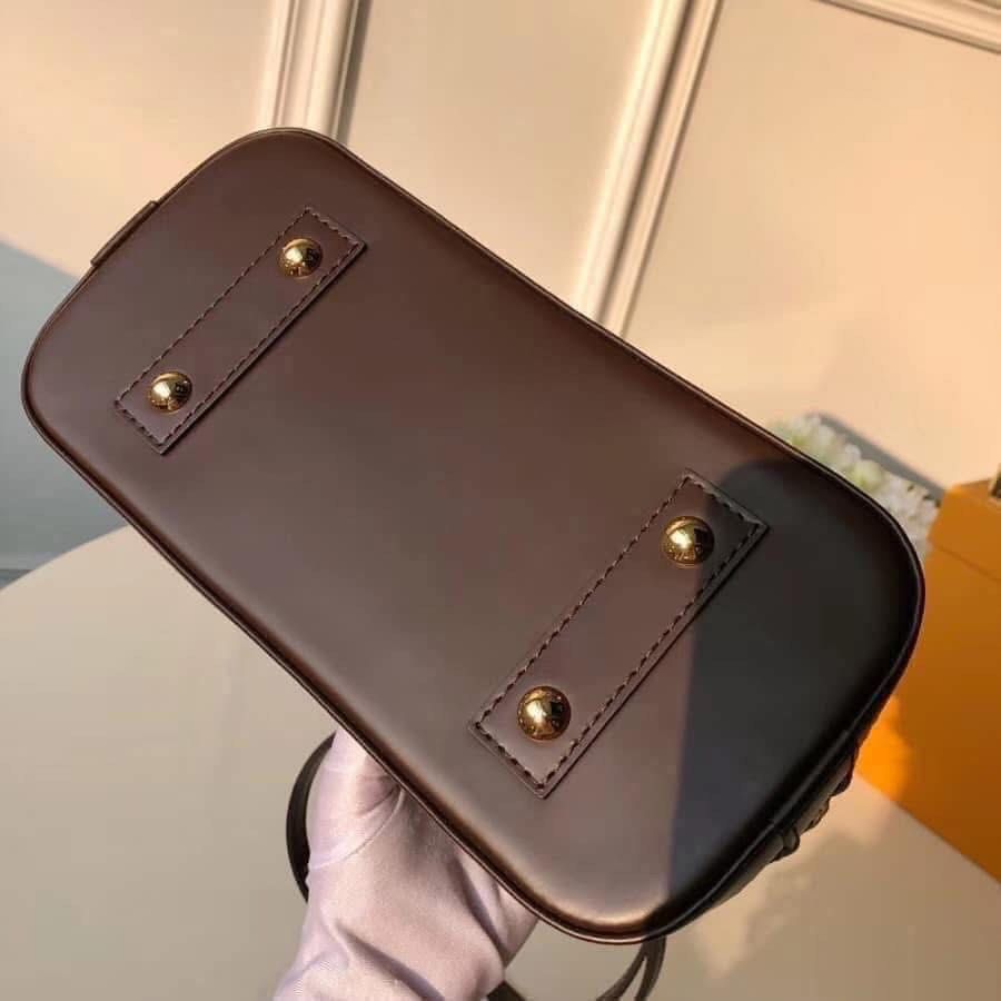 Lv Alma MM Damier (Category: Luxury Bags & Wallets) located in Quezon City. Submitted by rarebagsfrmjapan (Listing ID 1379701875, Image 2). Description: PERFECT GIFT OR GIVEAWAYS REWARD UR SELF OR LOVE ONES AT LEAST ONCE A YEAR !!! 𝐃𝐈𝐒𝐂𝐋𝐀𝐈𝐌𝐄𝐑: we are 𝐧𝐨𝐭 𝐚𝐬𝐬𝐨𝐜𝐢𝐚𝐭𝐞𝐝 𝐰𝐢𝐭𝐡 𝐭𝐡𝐞 𝐛𝐫𝐚𝐧𝐝𝐬 𝐭𝐡𝐚𝐭 𝐚𝐫𝐞 𝐥𝐢𝐧𝐤𝐞𝐝 𝐚𝐧𝐝 𝐬𝐭𝐚𝐭𝐞𝐝 𝐢𝐧 𝐭𝐡𝐢𝐬 𝐩𝐨𝐬𝐭. 𝐀𝐥𝐥 𝐫𝐢𝐠𝐡𝐭𝐬 𝐚𝐫𝐞 𝐫𝐞𝐬𝐞𝐫𝐯𝐞𝐝 𝐭𝐨 𝐢𝐭𝐬 𝐨�
