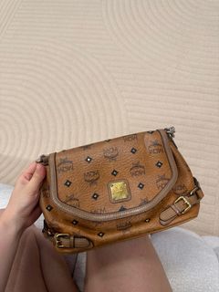 (Category: ) located in . Submitted by shopwithlxve (Listing ID 1379673763, Image 1). Description: .