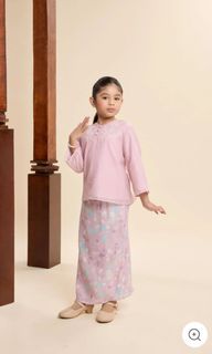 (Category: ) located in . Submitted by my_wardrobes (Listing ID 1379531265, Image 1). Description: .
