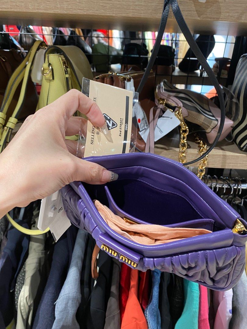 Miu miu clutch (Category: Luxury Bags & Wallets) located in Manila. Submitted by jodiluxegold (Listing ID 1379617173, Image 2). Description: This trend now. Miumiu clutch with cards dust bag and entrupy cert. no flaws to mention just minimal signs of usage. Overall 9/10 pa sya for me. .