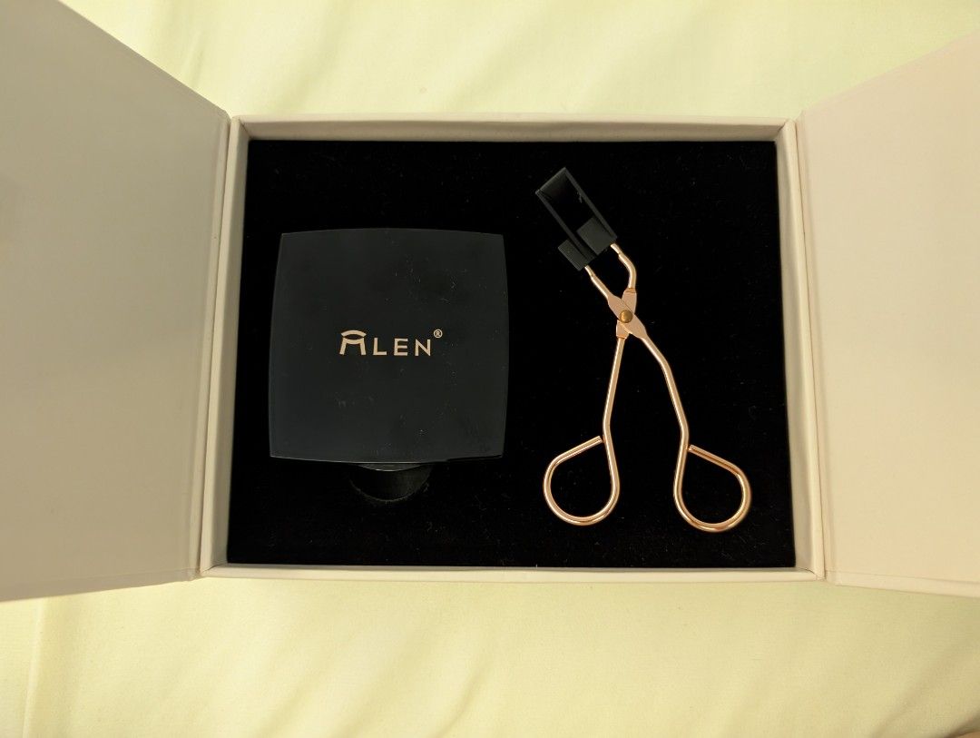 Mlen Magnetic eyelashes / falsies (Category: Vision Care) located in Manila. Submitted by silversalv74423 (Listing ID 1379625411, Image 3). Description: Honestly never got to use this, but tagged lightly used cause I tried to learn how to wear it many times so some lashes are askew Just doesn't work on me, maybe my lashes are too straight and short.