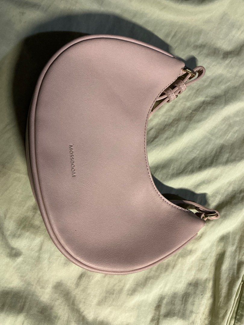 MOSSDOOM KILI MOON BAG PINK (Category: Luxury Bags & Wallets) located in Dumarao. Submitted by sheewonkixs (Listing ID 1379666139, Image 3). Description: bnew and not used can nego price .