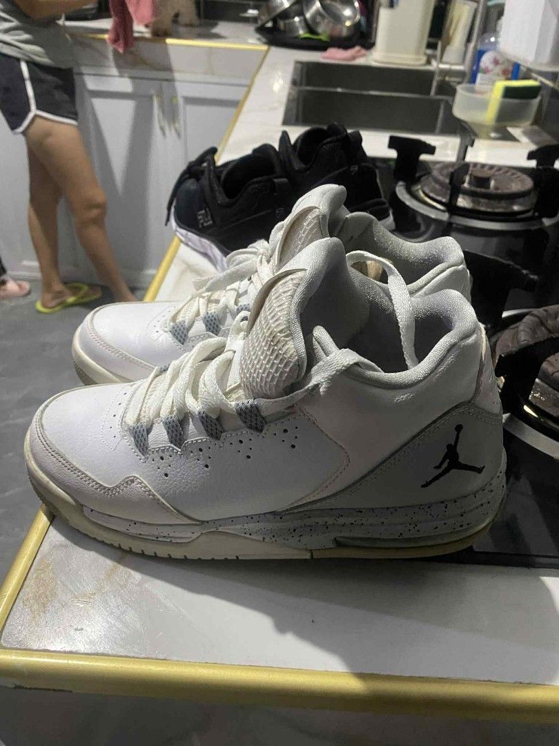 Jordan Flight Origin 2 (Category: Sneakers) located in Manila. Submitted by declutteringdani (Listing ID 1379660567, Image 2). Description: 1.5k - slightly negotiable Size Womens 6.5 Condition in the picture Location: Llano, Caloocan MOD: Lalamove or any Same Day Delivery Courier RFS: pangcheckup ng rescued dog.