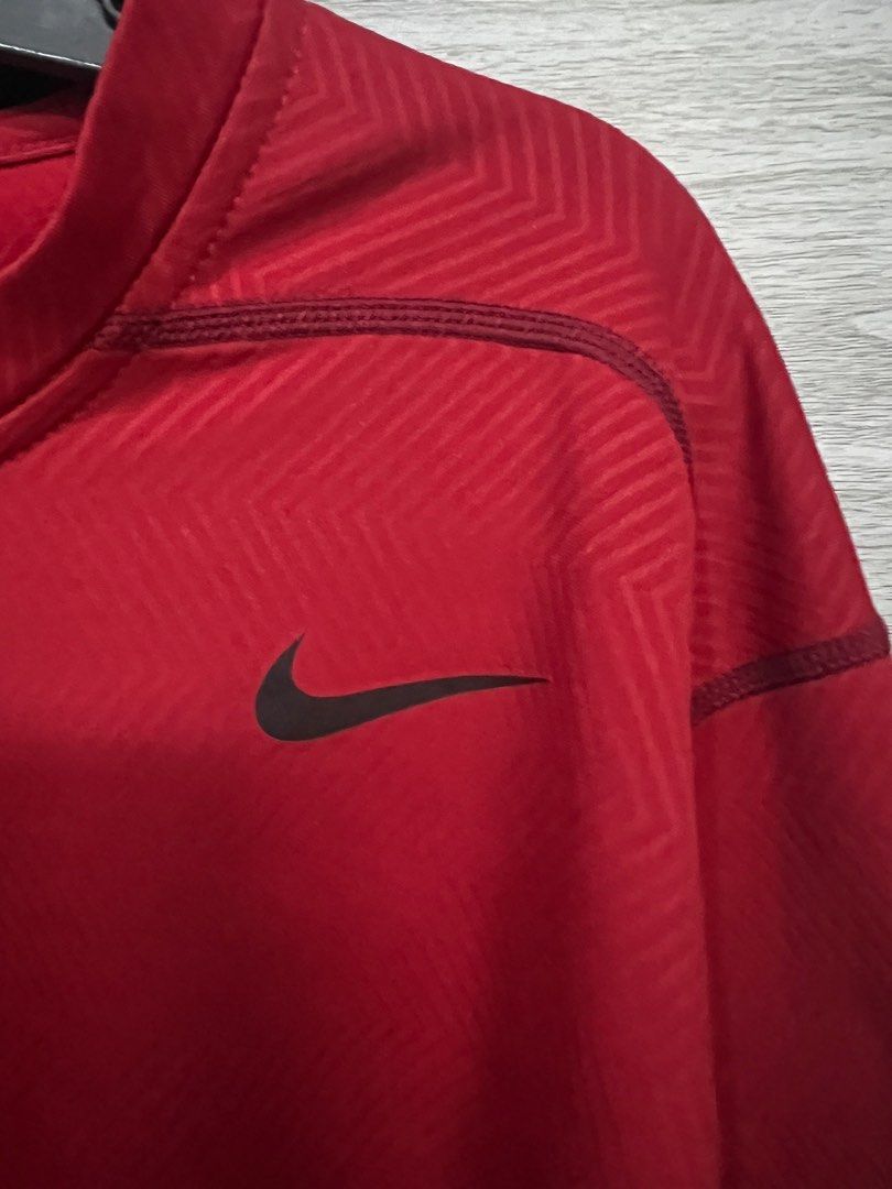 nike pro combat hyperwarm lite red (Category: Activewear) located in Masantol. Submitted by ag_declutter (Listing ID 1379688780, Image 2). Description: l to xl size frame.