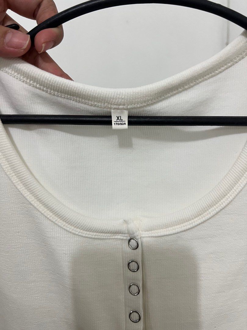Peppermint Ribbed Crop Top (Category: Shirts) located in Manila. Submitted by ccccccc08 (Listing ID 1379526581, Image 3). Description: Bought on orange app for ₱400. Rfs: I don’t like the fit on me. Size XL Price is nego.