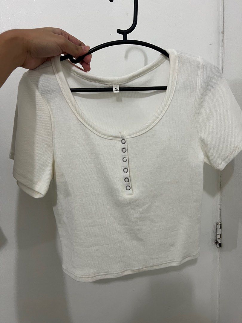 Peppermint Ribbed Crop Top (Category: Shirts) located in Manila. Submitted by ccccccc08 (Listing ID 1379526581, Image 2). Description: Bought on orange app for ₱400. Rfs: I don’t like the fit on me. Size XL Price is nego.