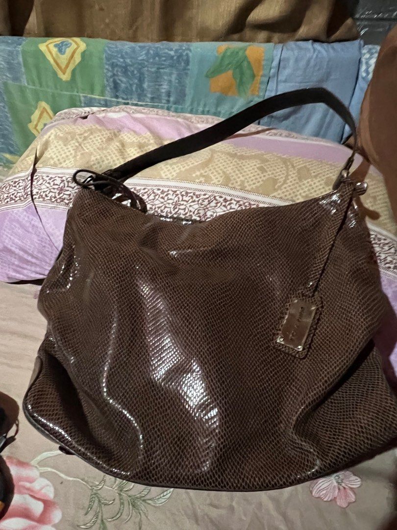 Piere Cardin authentic (Category: Luxury Bags & Wallets) located in Makati City. Submitted by sinner_or_saint101 (Listing ID 1379602193, Image 1). Description: 15x 11 x 6 Crocodile skin Like new Authentic piere cardin Hobo.