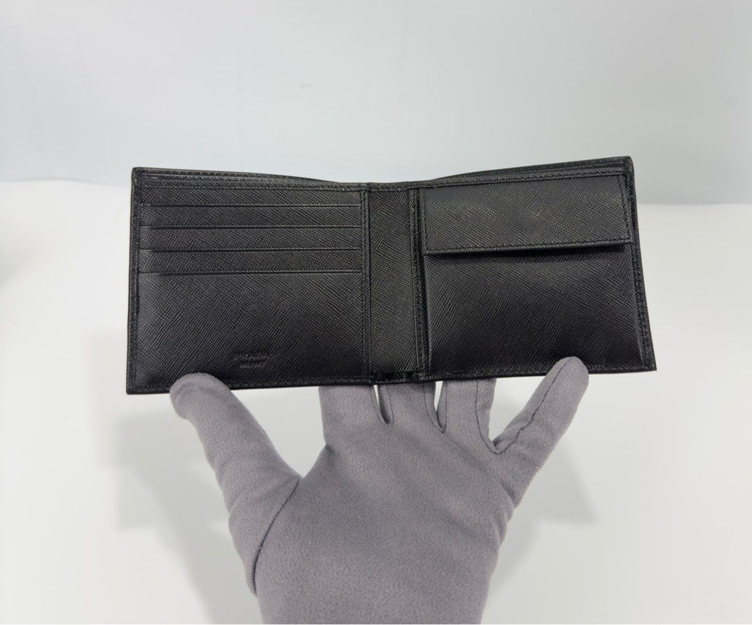Prada Bifold Wallet (Category: Luxury Bags & Wallets) located in Manila. Submitted by luxuryprelovedbagsby_by_agnes (Listing ID 1379695875, Image 2). Description: .