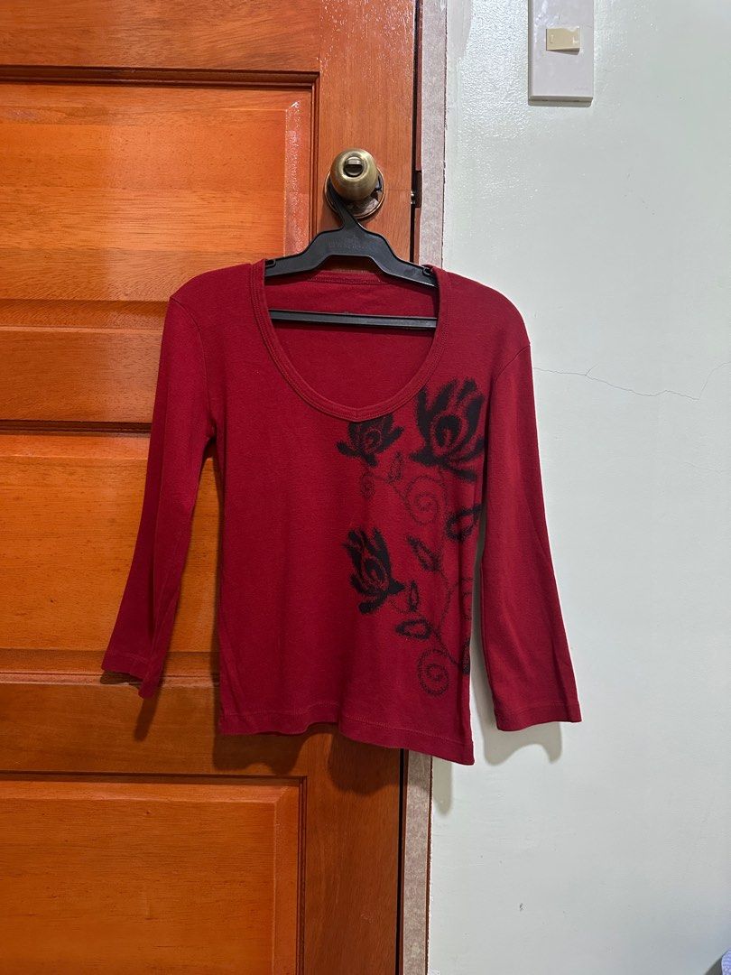 Red Floral Graphic Quarter Sleeve Scoop Neck Top (Category: Longsleeves) located in Rizal (Liwan). Submitted by li1ins (Listing ID 1379624059, Image 1). Description: Red Floral Graphic Scoop Neck Top - Size: XS-M - No tag but Good as new! No flaws - MOD: J&T Express - MOP: GCASH/BPI - Tags: Red Floral Graphic Scoop Neck Top Grunge Emo Y2K 2000s Streetwear.