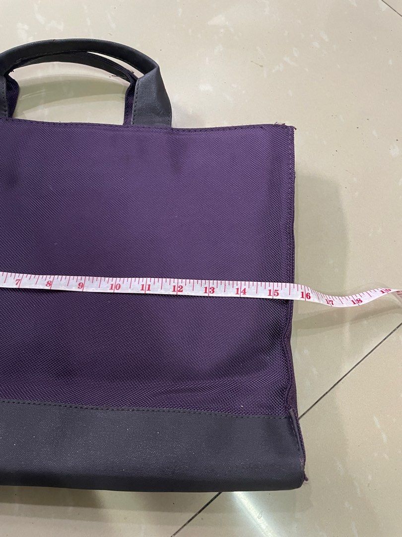 Samsonite laptop bag (Category: Laptop Bags & Sleeves) located in Rizal. Submitted by allenrion (Listing ID 1379537016, Image 3). Description: Preloved laptop bag Size: 15.5 x 11 inches Price: 500 pesos No sling.