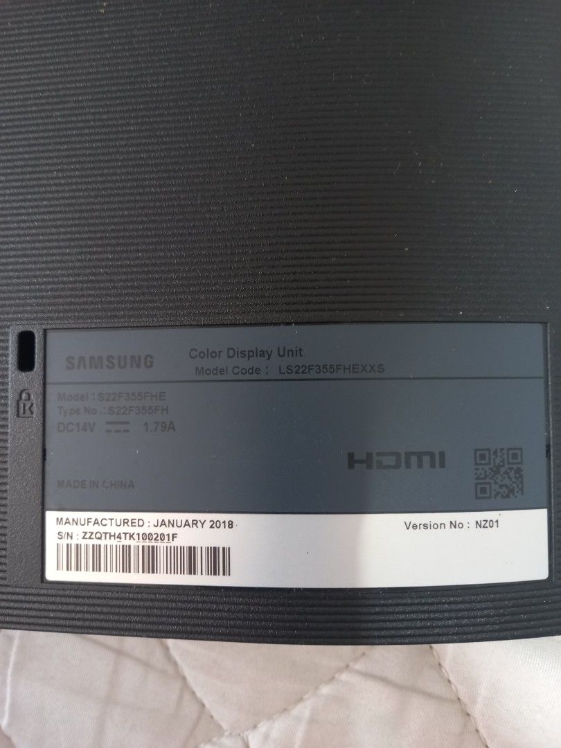 Samsung LED Monitor 22" (Category: Monitor Screens) located in Singapore. Submitted by risanthon (Listing ID 1378737873, Image 3). Description: - Samsung S22F355FHE LED monitor - Manufactured January 2018 - Includes power cable - Tested and working - HDMI port - VGA port - Suitable for work or gaming - Minor cosmetic wear.