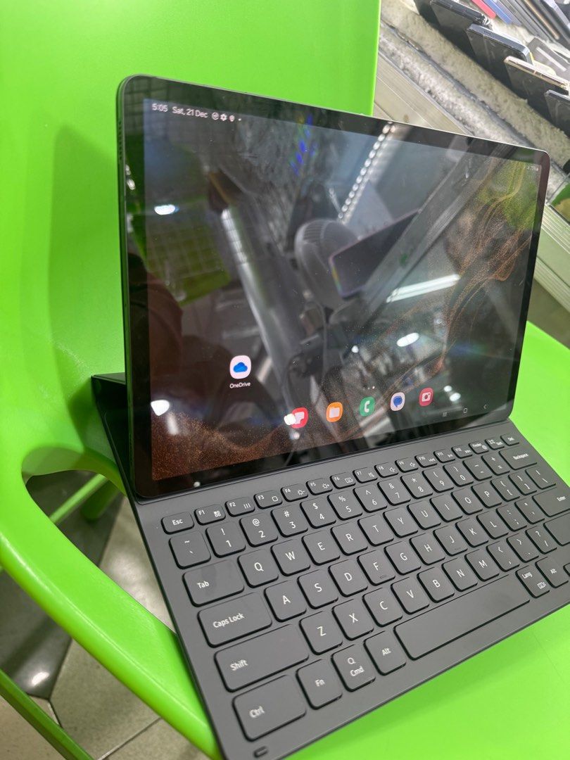 Samsung Tab S8+ 256gb 5G w/ keyboard (Category: Android) located in San Juan City. Submitted by javedsgadgetshop (Listing ID 1379540896, Image 3). Description: INSTALLMENT OPTIONS : SPAY LATER / GGIVES / CREDIT CARD! WE BUY AND SELL SO PWEDE MAGBINTA OR SWAP ! Quick Specs : 💵 Samsung Tab S8 Plus (w/ keyboard) •256gb •NTC Variant •Good batt health •Factory Unlock •95% Smoothness •No hidden issue | No Repaired •100% Authentic | Not Refurbished •w/