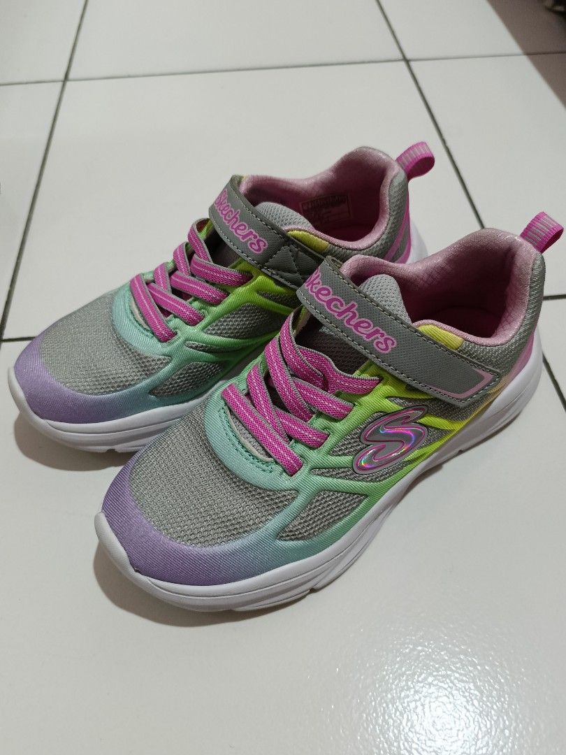 Sepatu Skechers anak Size 32 (Kategori: 4 hingga 7 tahun) berada di Jakarta Selatan. Dikirim oleh sintarose (ID iklan 1379697485, Gambar 1). Deskripsi: Good condition, sudah Laundry.