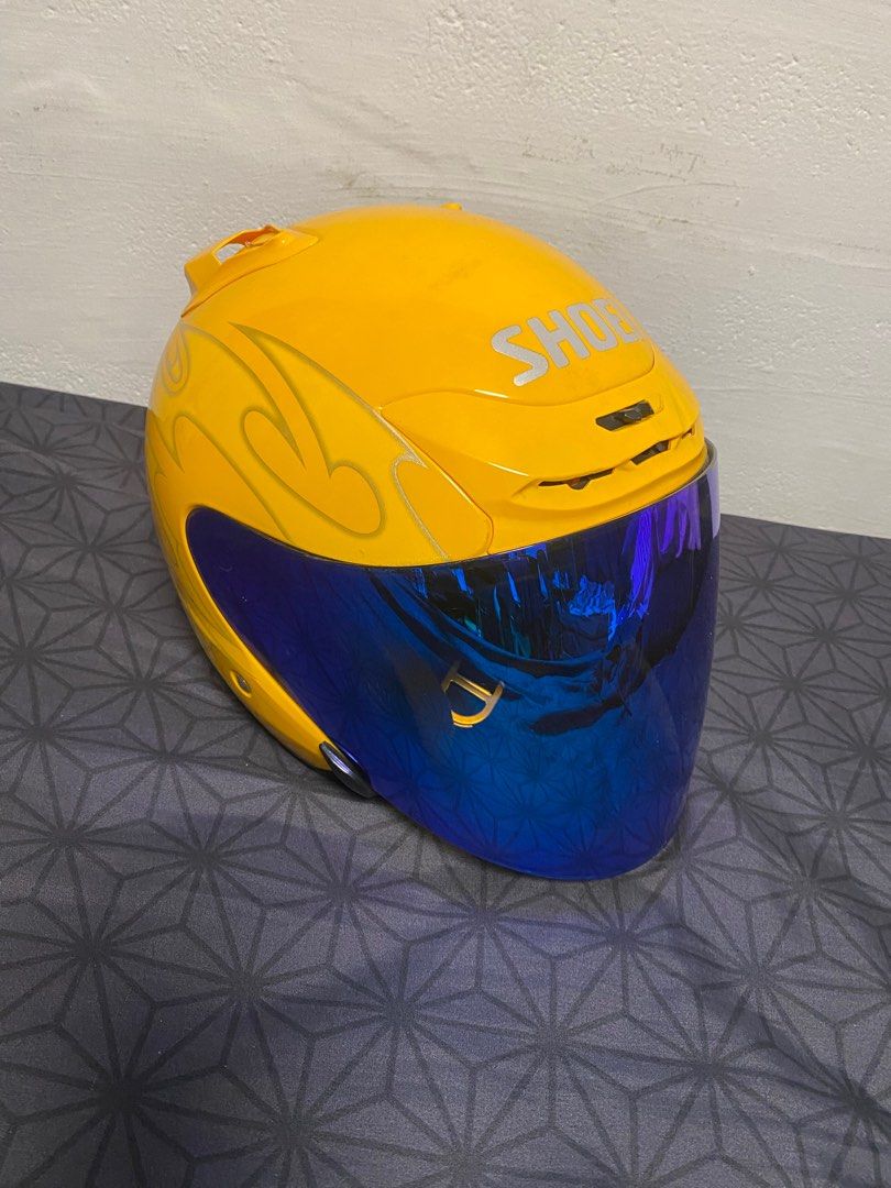 helmet shoei jack kuning Shoei Jack Kuning, Motorcycles, Motorcycle Apparel on Carousell