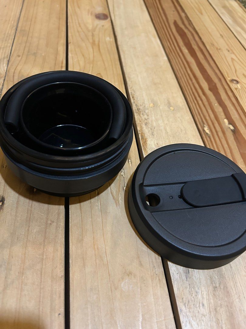 Starbucks x Stojo Collapsible Large Cup (Category: Water Bottles & Tumblers) located in Lipa City. Submitted by lifestyled (Listing ID 1379593769, Image 3). Description: Starbucks x Stojo Collapsible Cup Black and Pink Color It’s made from food-grade, recyclable materials, is glue-free, and dishwasher-safe. The cup is designed for both hot and cold beverages and features a leak-proof lid. Price per piece 💯 Authentic.