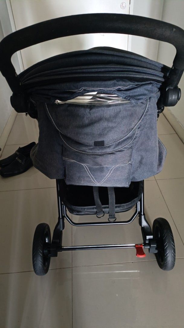 Stroller (Category: Strollers) located in Subang Jaya. Submitted by asaph8 (Listing ID 1379586629, Image 3). Description: American Brand. very good for indoor and outdoor. strong and firm. good for up to even 20kg child weight..