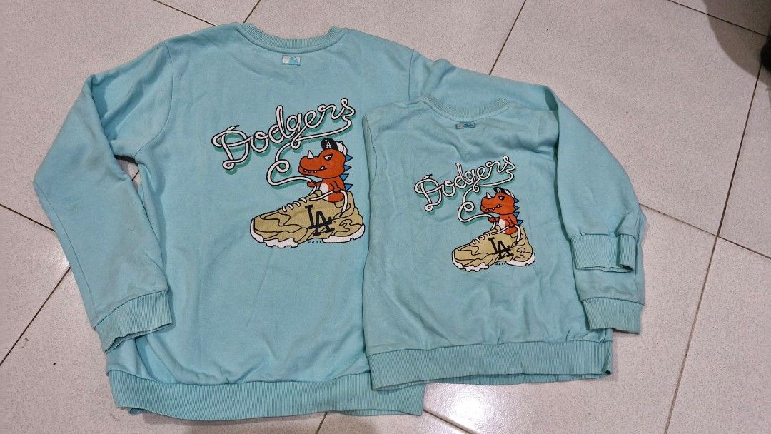 Sweater MLB couple (Kategori: 4 hingga 7 tahun) berada di Surabaya. Dikirim oleh prelvbycc (ID iklan 1379690162, Gambar 1). Deskripsi: sweater MLB tag 155 (13 tahun) & tag 110 (3-5thun) satuan boleh, TAPI diutamakan ambil 1 set ya.