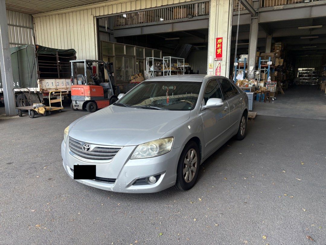 由 shihbohan (刊登 ID 1379617961，圖片 1) 提交，位於 台中市 (Taichung) 的 Toyota Camry 2.0 銀色 轎車 中古車 汽車 出售 (類別：汽車出售)，說明：正常使用，誠可議。