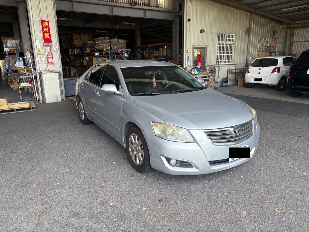 由 shihbohan (刊登 ID 1379617961，圖片 2) 提交，位於 台中市 (Taichung) 的 Toyota Camry 2.0 銀色 轎車 中古車 汽車 出售 (類別：汽車出售)，說明：正常使用，誠可議。