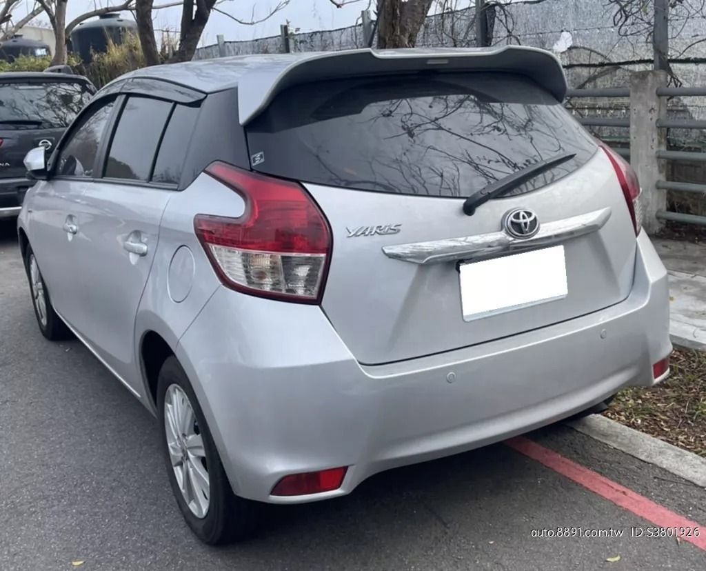 由 sweet970230581 (刊登 ID 1379556677，圖片 2) 提交，位於 台中市 (Taichung) 的 Toyota Yaris 2015款 銀色 1.5L 里程10萬 售價13萬 車商勿擾 (類別：汽車出售)，說明：賞車請先提前預約~以免白跑一趟喔!! ★★★限量車款★★★ ★★★超優惠釋出★★★ 每天多組客戶需要賞車/交車/過戶 北/中/南 皆有營運處 快來私訊我： 李小姐 服務專線：0️⃣9️⃣1️⃣1️⃣6️⃣9️⃣3️⃣1️⃣1️⃣9️⃣ 非自售 / 謝絕車商 --------------------------- 🈚泡水車 🈚事故車 🈚權利車 ✅第三方認證✅透明車檢報告 ✅一手車 ✅錯過可惜 ✅里程保證 ✅購車享兩年或是里程保固 配備： 恆溫空調 ------------------------- 買中古車❗ ❗ 找我就對了❗ ❗ 我們是全台最大二手車大盤商 直接讓你享有源頭的價格✔ ✔ 並且車輛皆有檢驗保證 ✖ ✖ 車況若與檢驗鑑定不符✖ ✖ 