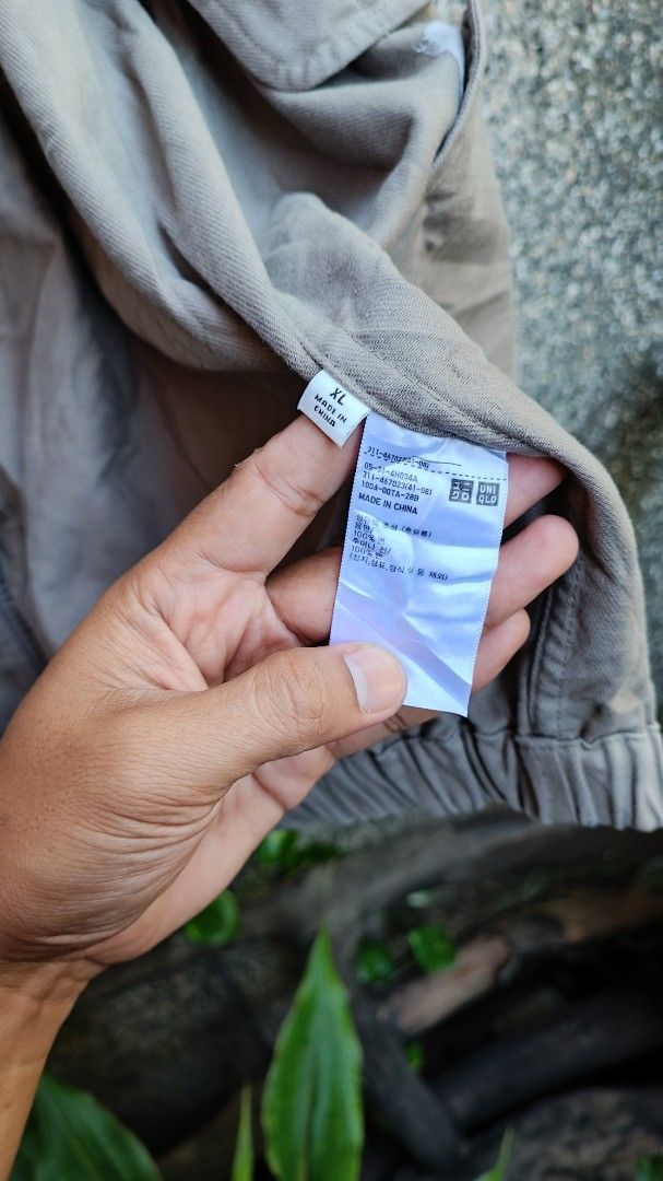 UNIQLO BLOUSON JACKET (Category: Coats, Jackets and Outerwear) located in Davao. Submitted by st333tcartel (Listing ID 1379561814, Image 3). Description: XL Length 27 Width 27.