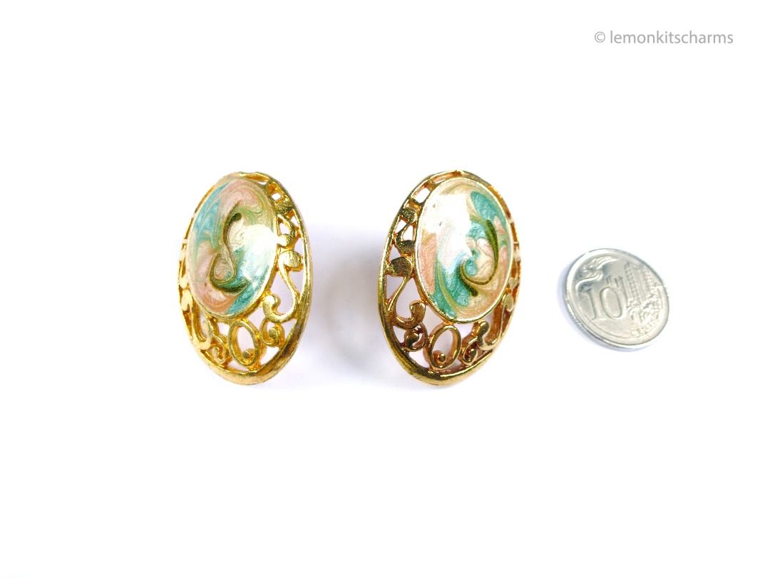 Vintage 1980s Peach Green Marbling Enamel Pierced Earrings, er2688-ci (Category: Earrings) located in Singapore. Submitted by lemonkitscharms (Listing ID 1379695845, Image 3). Description: Vintage 1980s Peach Green Marbled Enamel Earrings, for pierced ears. A dark streak and a bit of greyish base revealing on the post on back of one earring. Norma darkening on goldtone from age. Overall good condition, not for fussies. One of the earring's edge i
