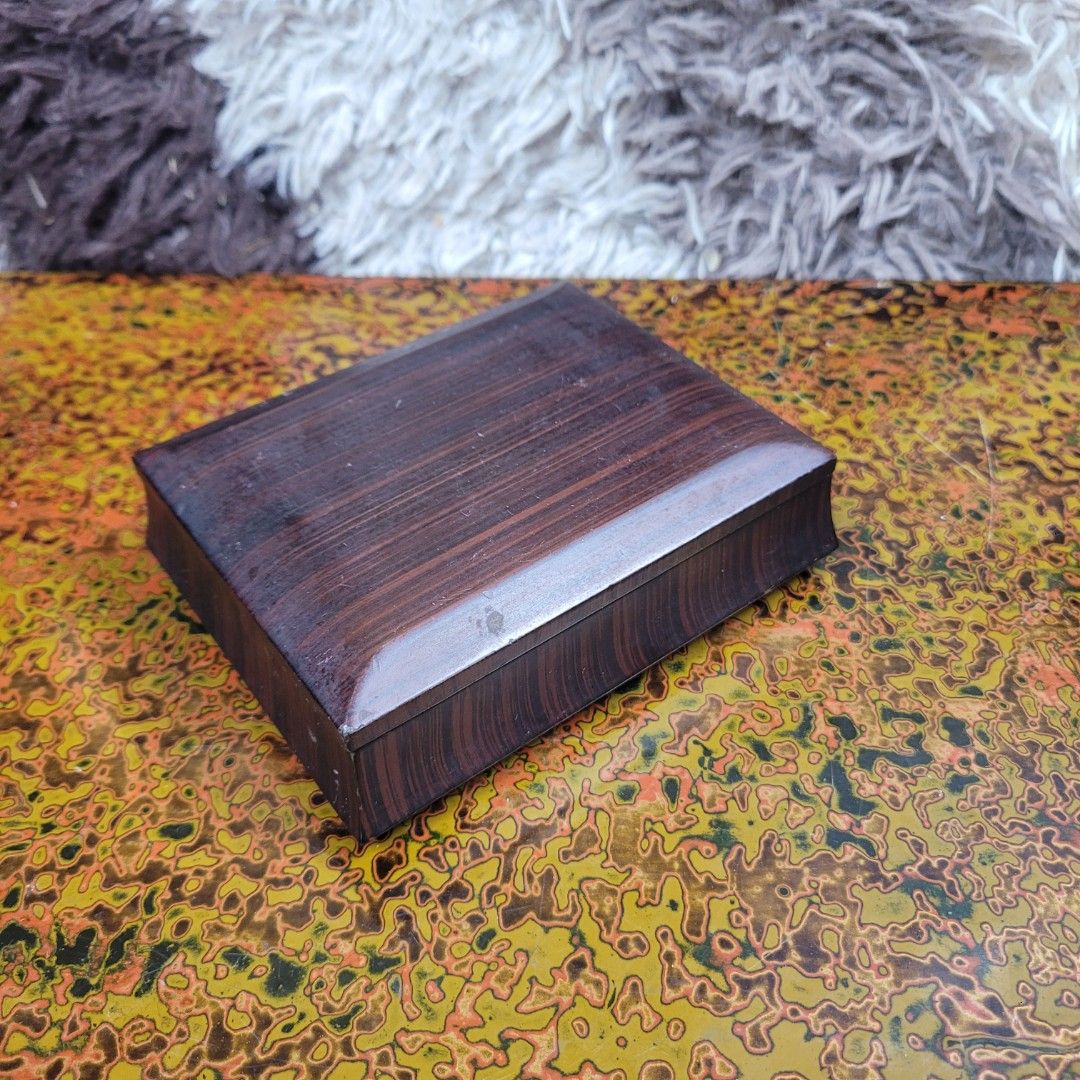 Vintage solid rosewood trinket box with a removable lid! (Category: Storage Boxes & Baskets) located in Pasig City. Submitted by hoa_japan_surplus_32023 (Listing ID 1379698576, Image 3). Description: 5.5"x4.5" approx. ❌️NON-COD ✅️ PAYMENT FIRST POLICY ✅️ FIRST TO PAY _____________________________________________ ‼️SHIPPING OPTION‼️ 📌Flash Express, J&T, Gogo Express, Lalamove or Personal Pick-up Location: PASIG CITY ______________________________