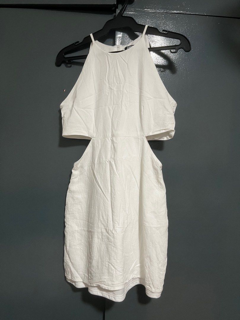 White linen dress (Category: Dresses) located in Manila. Submitted by _fromrani (Listing ID 1379613940, Image 1). Description: - used once only, no flaws!!! - open sa waist part - has underlining so its not see thru - above the knee length - tag says L but best fits Small - vv pretty once worn .