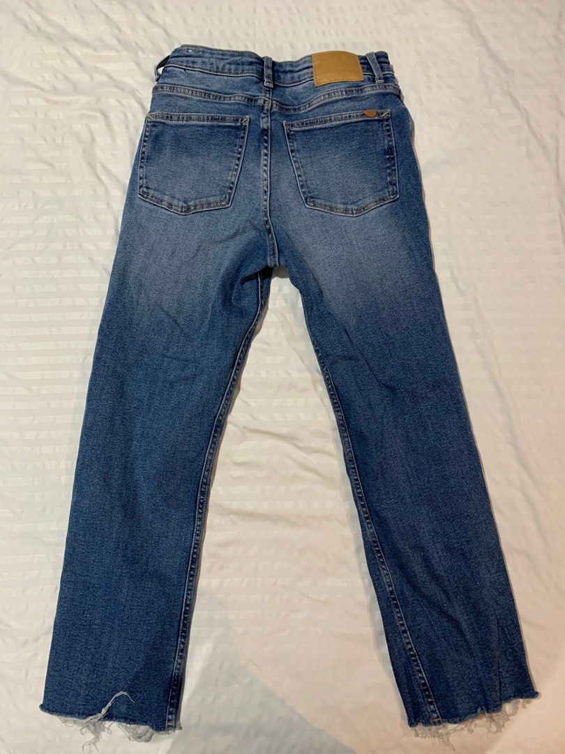 ZARA Denim Jeans (Category: Jeans) located in San Pedro. Submitted by xtriz (Listing ID 1379591879, Image 3). Description: EUR36 USA4 MEX26 FIRST OWNER| NOT THRIFTED.