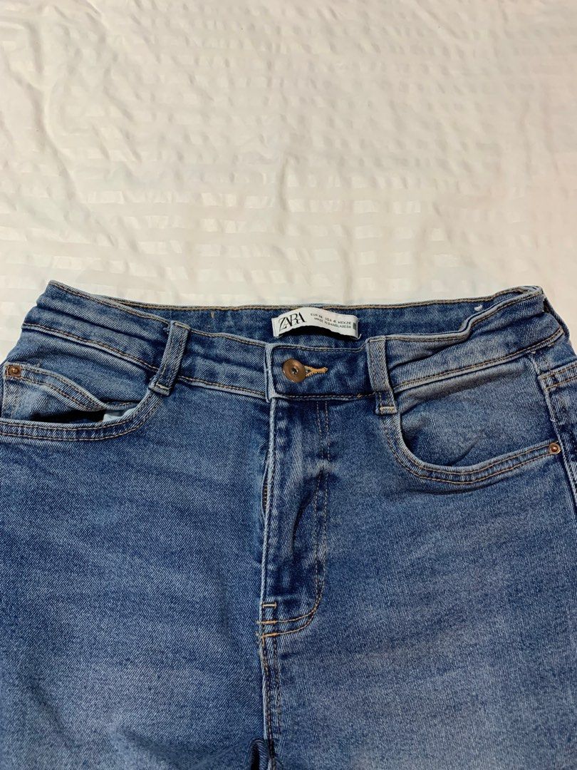 ZARA Denim Jeans (Category: Jeans) located in San Pedro. Submitted by xtriz (Listing ID 1379591879, Image 1). Description: EUR36 USA4 MEX26 FIRST OWNER| NOT THRIFTED.
