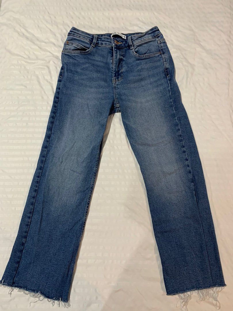 ZARA Denim Jeans (Category: Jeans) located in San Pedro. Submitted by xtriz (Listing ID 1379591879, Image 2). Description: EUR36 USA4 MEX26 FIRST OWNER| NOT THRIFTED.