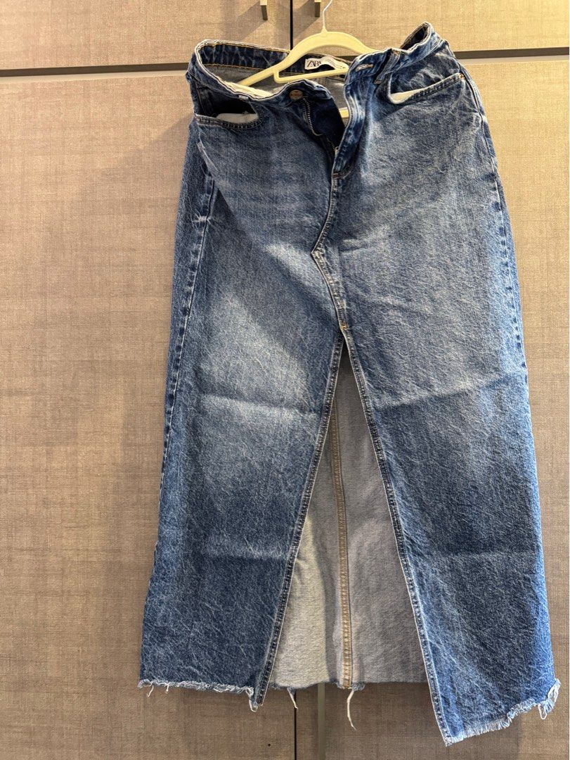 Zara Denim Jeans (Medium) (Category: Skirts) located in Taguig. Submitted by maybsv (Listing ID 1379622965, Image 1). Description: Medium to large I’m 5’3” Pumayat ako konti kaya need to let go this super nice nito parang lahat bagay ipartner. .