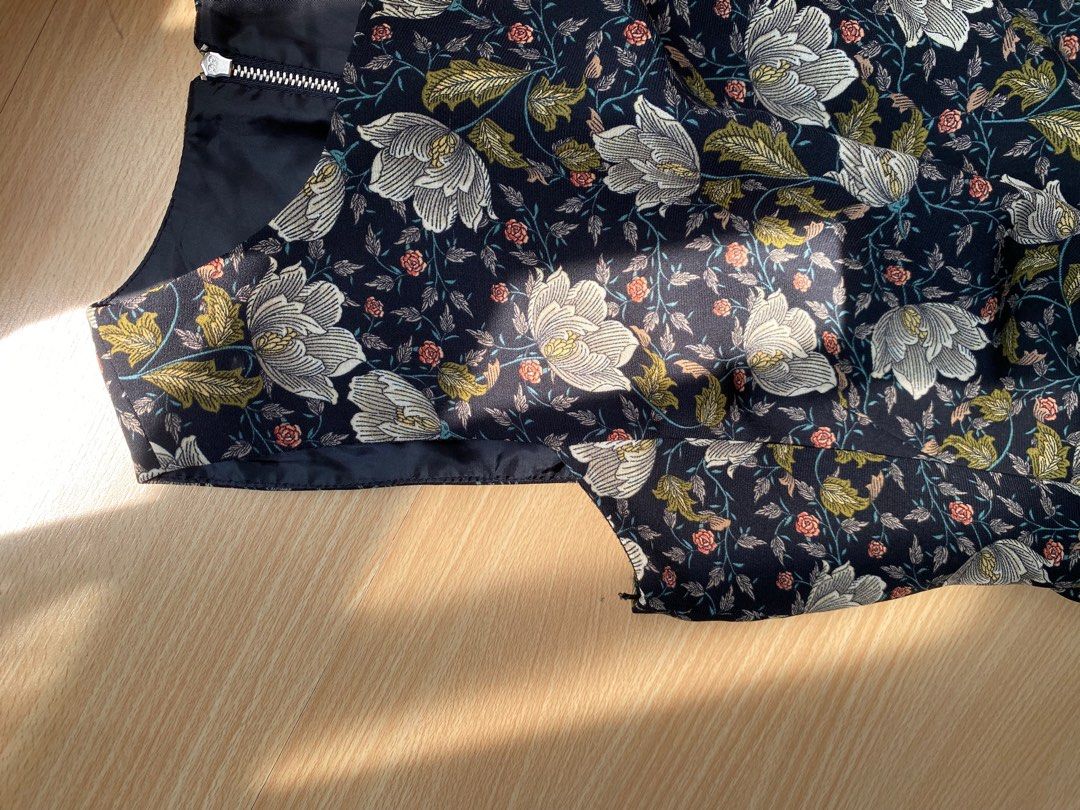 Zara Dress (Category: Dresses) located in Quezon City. Submitted by Locker101 (Listing ID 1379687762, Image 3). Description: .