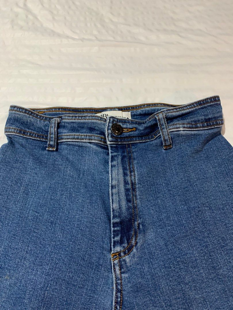 ZARA High Waisted Denim Jeans (Category: Jeans) located in San Pedro. Submitted by xtriz (Listing ID 1379595611, Image 1). Description: EUR38 USA6 MEX28 FIRST OWNER |NOT THRIFTED.