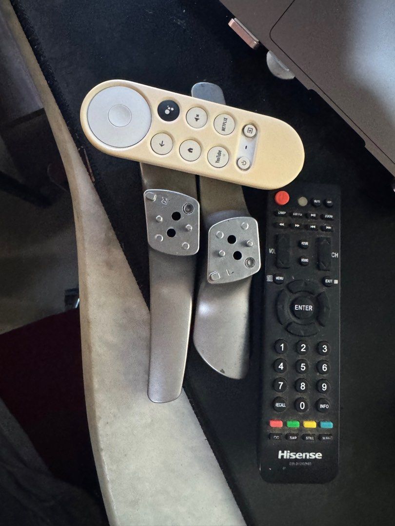 32” Hisense TV with Google Chromecast and Wall mount (Category: TV) located in Antipolo. Submitted by acevelasco14 (Listing ID 1384069275, Image 3). Description: Price negotiable 32” Hisense TV with Google Chromecast and Wall mount Inclusion: TV with remote Google Chromecast with remote Wall mount Issues: TV buttons may not be responsive but remote performs well .