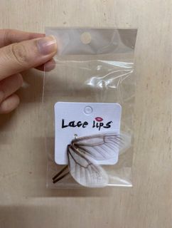 (免費)(搬家清雜物) 白色蝴蝶耳環64239408434306110